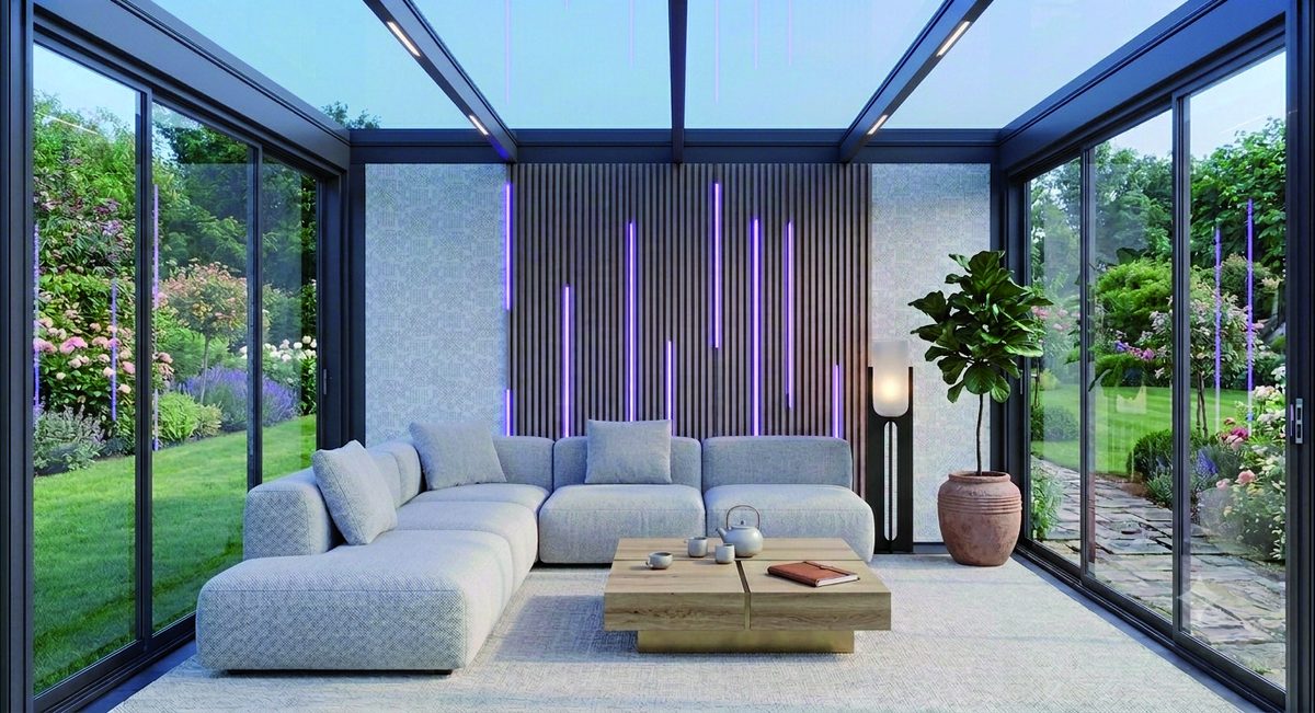 wipro Lumira Panels mit integrierten LED-Lichtlinien in einem Sommergarten